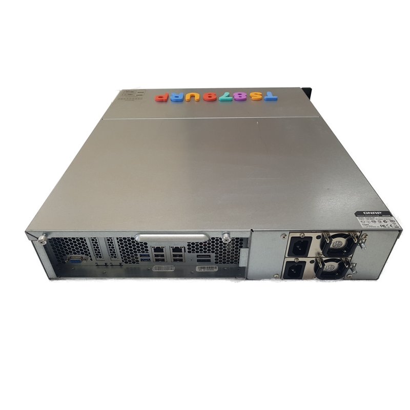 QNAP TS-879U-RP Rückseite