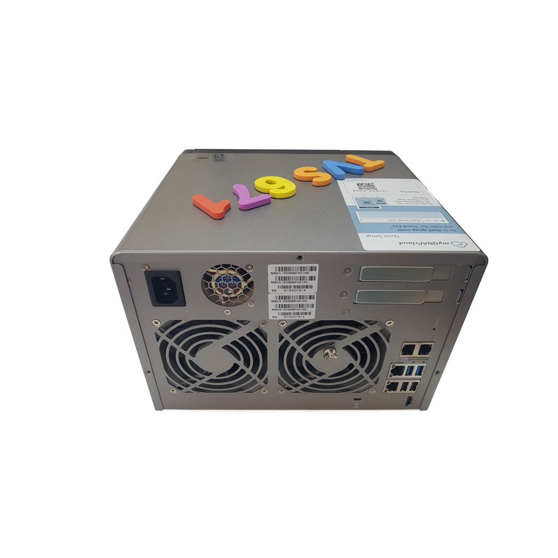 QNAP TVS-671 Rückseite